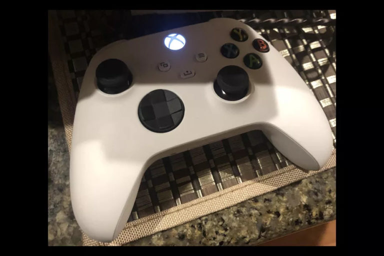 white xbox series controller